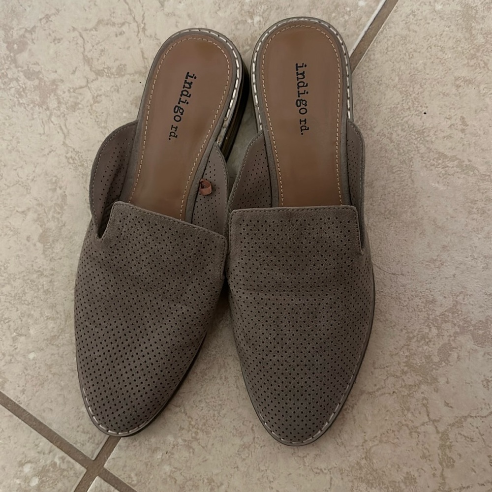 Indigo, Mule slip ons